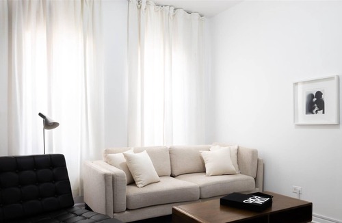 Noble Square Apartment | Steps to Shops, Eats, Bars | Easy Access | Zencity