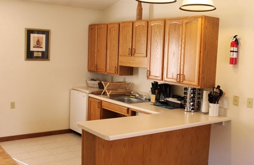 Makanda Cabin | Stones Throw from Giant City Park, Wineries, Hiking, Biking, Hunting and more.