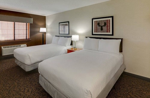 Peoria Hotel | Stoney Creek Peoria, Deluxe 2 Double w/Free Breakfast! | 4 Units