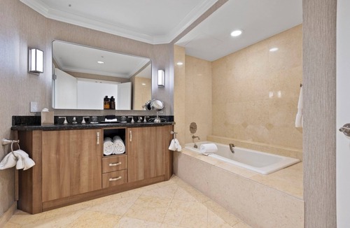 Central Beach Hotel | Studio 2 Queens Oceanfront Stay w/Pool, Spa, Dining, Beach Access