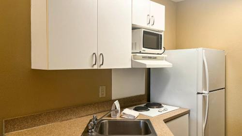 Chantilly Hotel | Studio 6 Chantilly VA Washington Dulles Airport