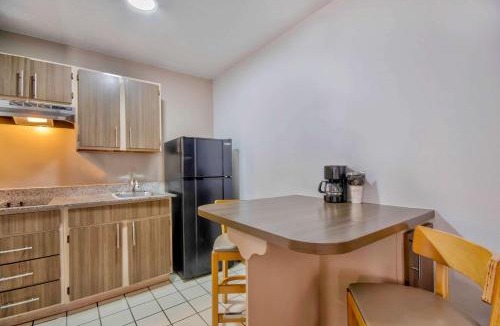 St. Johns Hotel | Studio 6 Extended Stay - Austin, TX - Midtown