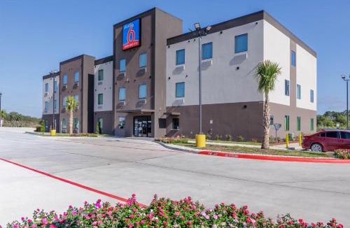Giddings Hotel | Studio 6 Giddings