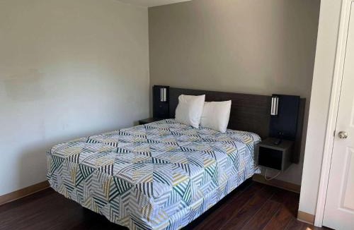 Orange Prairie Hotel | Studio 6 Peoria IL
