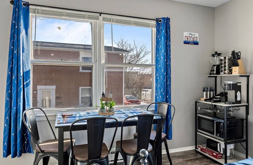 Aurora Apartment | Studio apt/Aurora/Chicago suburb/FREE WIFI & Parking