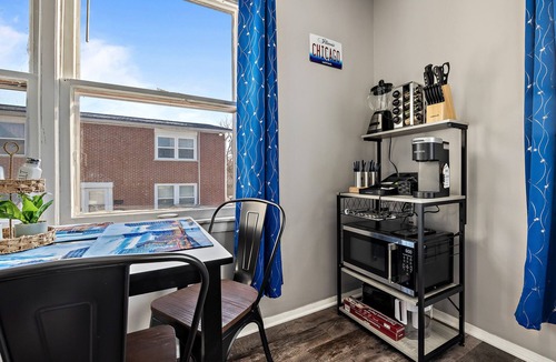 Aurora Apartment | Studio apt/Aurora/Chicago suburb/FREE WIFI & Parking
