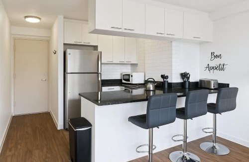 East Hyde Park Apartment | Studio Apt Comfy & Sunlit - Algonquin 5A