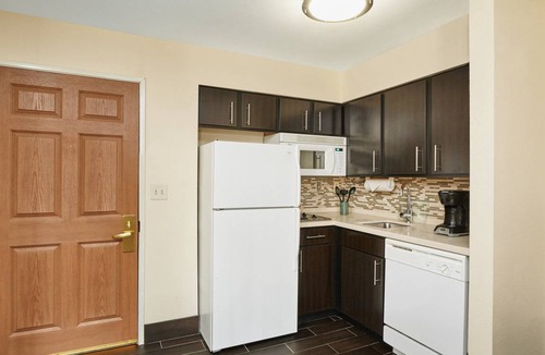 Glenview Apartment | Studio flat ∙ 1 bedroom ∙ 2 guests