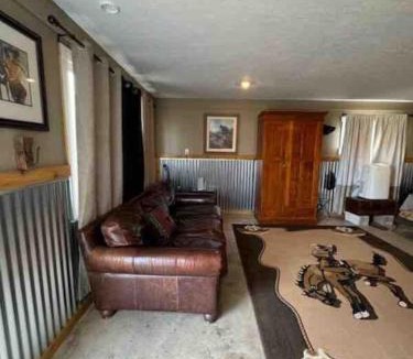Craig House | Studio in Downtown Craig Walk to Missouri River