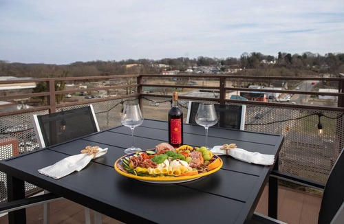 Jonesville Apartment | Studio Suite Downtown Elkin Yadkin Valley