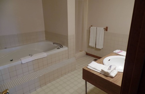 Golconda House | Studio w/ Full Kitchen - Tranquility at its best!