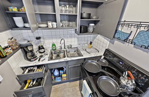Aurora Apartment | Studio1116E/PetFriendly/WIFI/BigTV/PKG/nearDowntown Aurora.