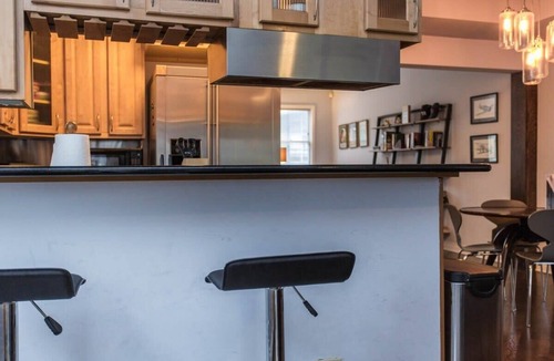 Noble Square Apartment | Stunning 2 Floor Apt with Rooftop - view of Loop!