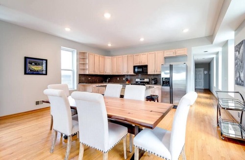 Pulaski Park Apartment | Stunning 2 Floor Penthouse Downtown