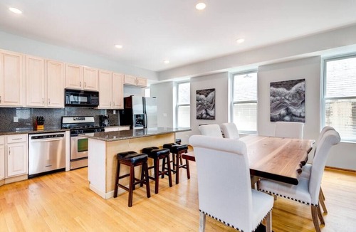 Pulaski Park Apartment | Stunning 2 Floor Penthouse Downtown
