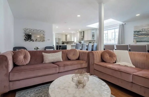 East Village House | Stunning 2 Story Wicker Park Condo - Parking+Patio