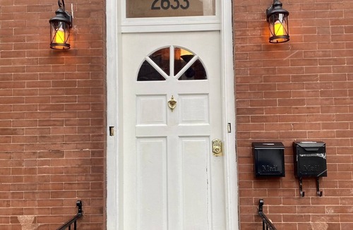 Wrightwood Neighbors Condo | Stunning 3 BR in prime Chicago location