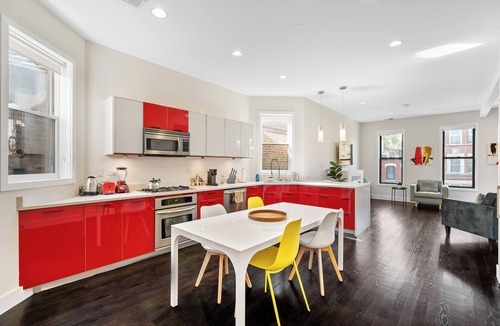 West Town House | Stunning 4-bedroom 4-bath building in Wicker Park! + Parking