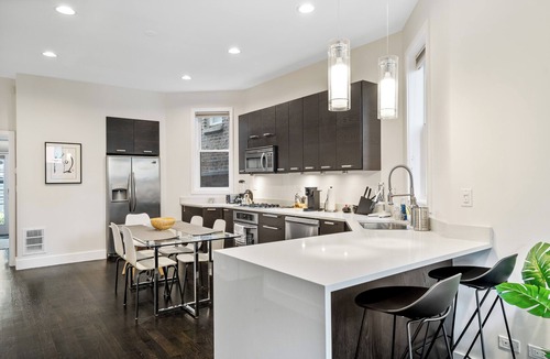 West Town House | Stunning 4-bedroom 4-bath building in Wicker Park! + Parking
