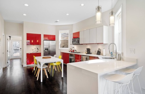 West Town House | Stunning 4-bedroom 4-bath building in Wicker Park! + Parking