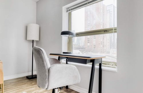 Rush and Division Apartment | Stunning Gold Coast 1BR w/Gym & Lounge, 1 block from L, by Blueground