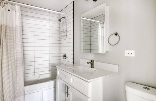 Lakeview Apartment | Stunning Lakeview 3BR w/ W/D & BBQ, nr Belmont L, by Blueground