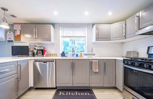 Newark Condo | Stunning modern 2 BD apt close to Christiana Hosp