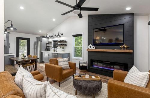 Goreville House | Stunning Modern Cabin with Hot-tub in Makanda, illinois