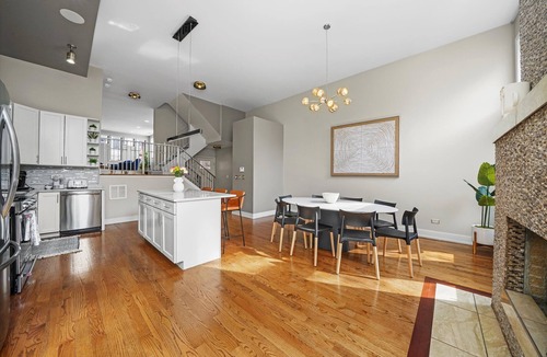 Noble Square House | Stunning MODERN Home Downtown/RiverWest Close to Fulton Market & United Center
