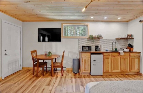 Canadensis House | Stunning Pocono Modern | Firpits | Pets OK