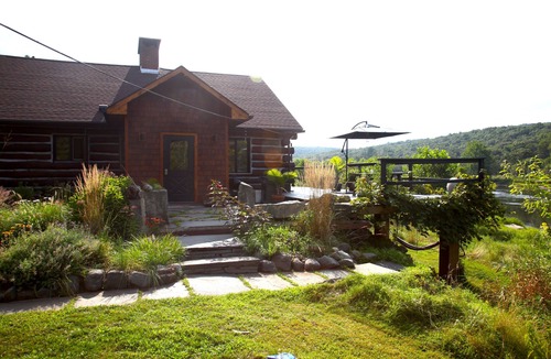 Rowland House | Stunning Riverfront Log Cabin With Spectacular Views