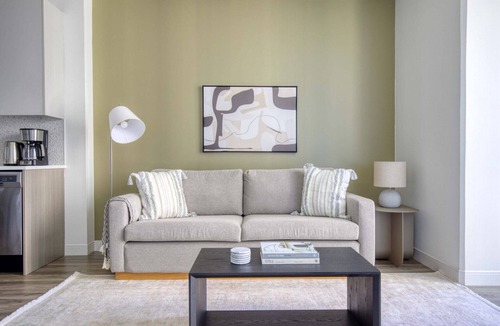 South Loop Apartment | Stunning South Loop 1BR w/Gym & Pool, nr Grant Park, by Blueground