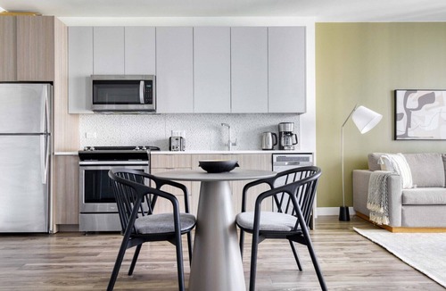 South Loop Apartment | Stunning South Loop 1BR w/Gym & Pool, nr Grant Park, by Blueground