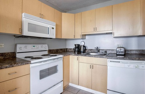 South Loop Apartment | Stunning South Loop 2BR w/Doorman, near Aquarium & Train, by Blueground