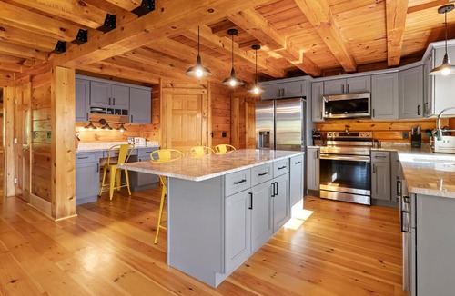 Boothbay Harbor House | Stunning & Spacious Log Cabin in the Woods