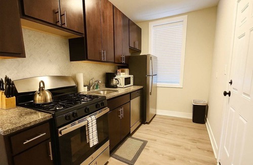Boystown Apartment | Stylish 1BR in Lakeview Chicago