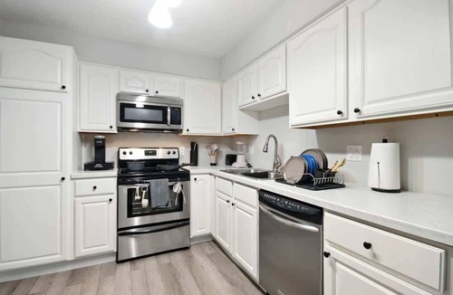Bloomington Apartment | Stylish 2BR Loft Near ISU, Hospitals & Downtown