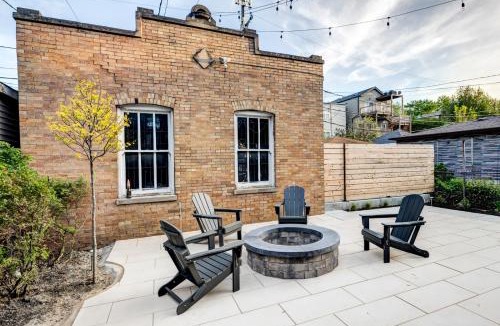 West Town Apartment | Stylish 2BR stunner in unbeatable location