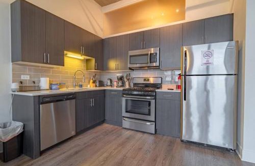 Near South Side Apartment | Stylish 2BR Suite with Optional Parking & Gym Access Near Lakefront, Shedd Aquarium and McCormick Center