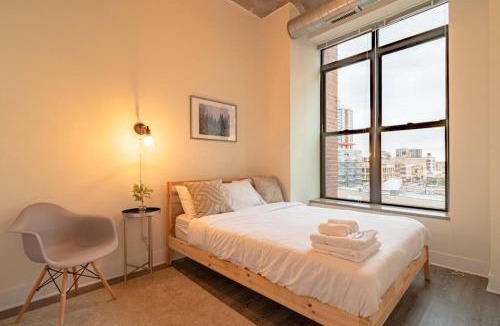 Near South Side Apartment | Stylish 2BR Suite with Optional Parking & Gym Access Near Lakefront, Shedd Aquarium and McCormick Center