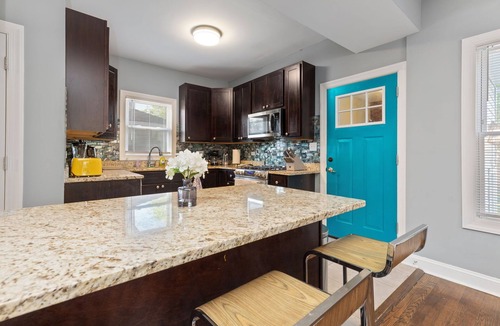 Maywood House | Stylish 3bd w/backyard patio mins from Downtown!
