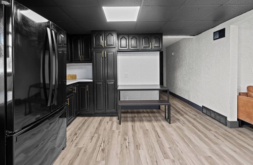 Rock Island Apartment | Stylish 3BR/2BA Getaway for 8