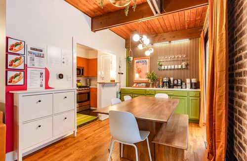 Park West House | Stylish 3BR Lincoln Park Townhouse, Rooftop Deck & King Suite
