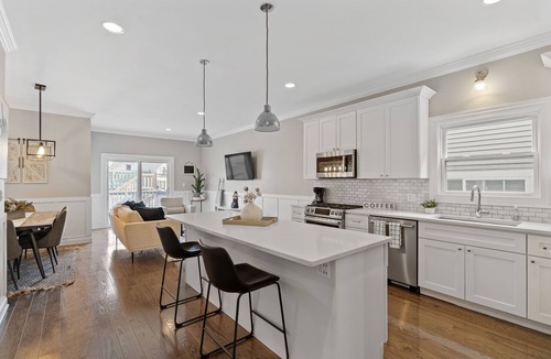 Avondale House | Stylish 6 Bedroom Home in Trendy Logan Square!