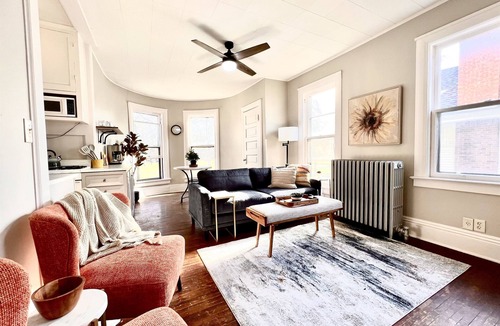 Bloomington Apartment | Stylish and comfortable, Central Location, Views of Franklin Park, Quiet & Cozy!