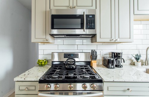 Logan Square Apartment | ❤️ Stylish and Cozy 2BR in Logan Square!