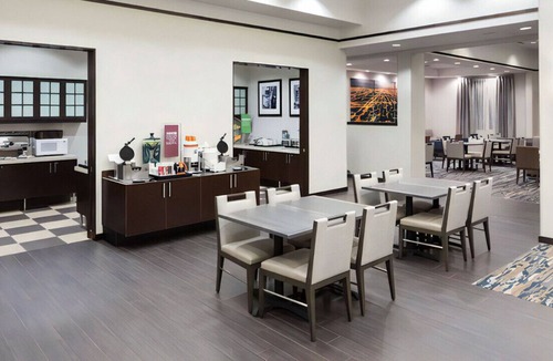 Skokie House | Stylish & Comfortable King Suite! Pool, Gym