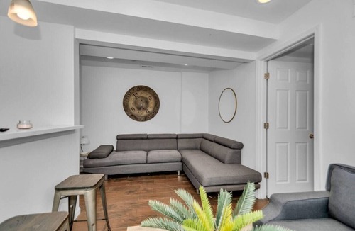 Near West Side Apartment | Stylish Garden Apartment | Walk to United Center