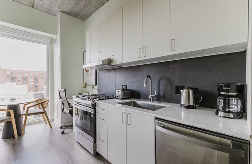 Old Town Apartment | Stylish Old Town Studio Gym, W/D, Outdoor Firepit & A/C, by Blueground