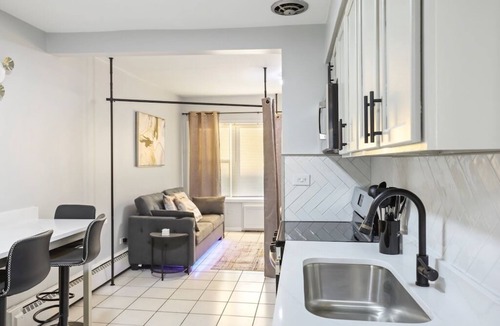 Franklin Park Apartment | Stylish & Peaceful Haven - 10mins to O'Hare Airport!